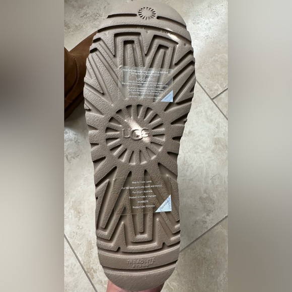 COPY - UGG Cory II/Size 10. NWOT Genuine Shearling lined boots Chestnut . - Picture 4 of 5